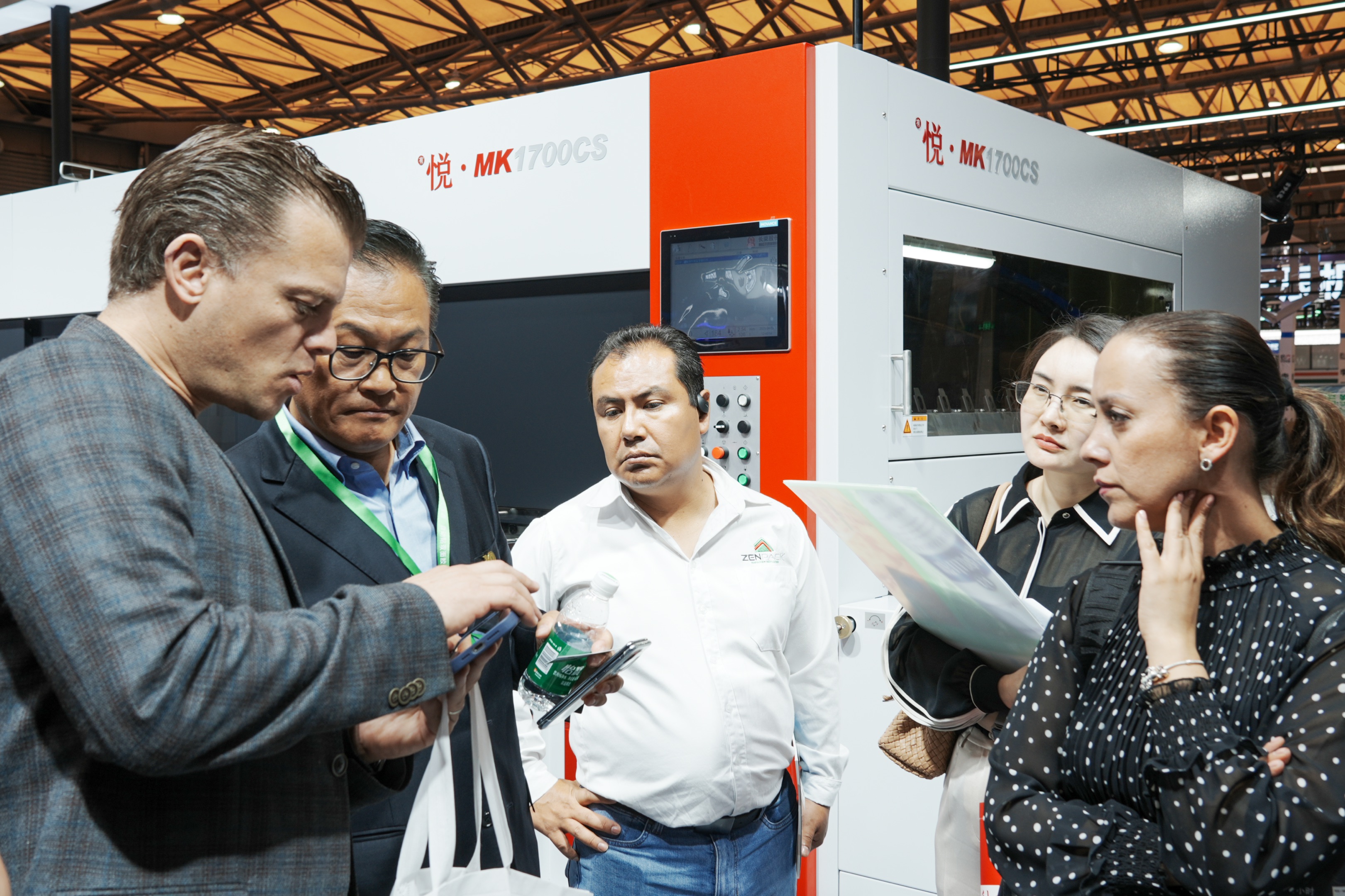 888腾博会闪耀 WEPACK，大幅面模切机成为全球 “焦点”